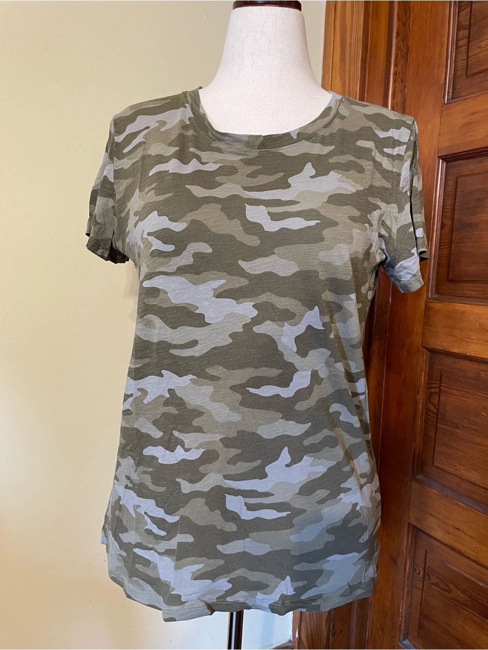 PINK Victoria's Secret Camo Short Sleeve Tee - Olive & Light Gray